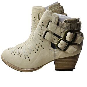 CAT Footwear Cheyenne Boot 6 Ankle Booties Boho Cream Leather Western